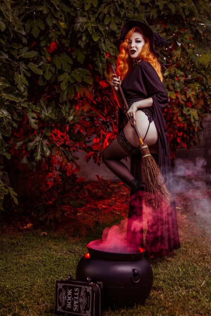 Ashlynne Dae nude Halloween Witch.
